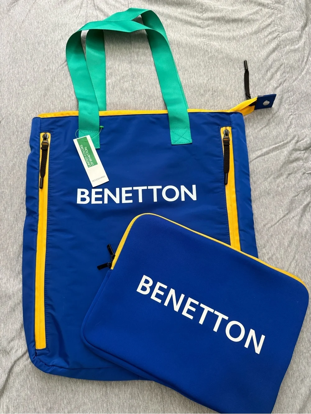 NWT United Colors Of Benetton Blue Sports/Utility Bag with laptop sleeve - Picture 1 of 3